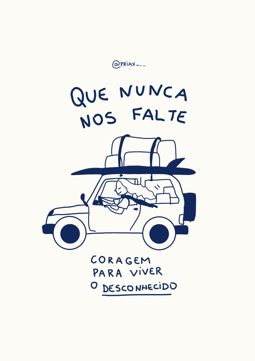 Ilustração minimalista de Priscila Maciel em azul marinho sobre fundo branco. Mostra um carro com bagagens e prancha de surf, dirigido por uma mulher de cabelos longos ao vento, com a frase 'Que Nunca Nos Falte Coragem Para Viver O Desconhecido'.