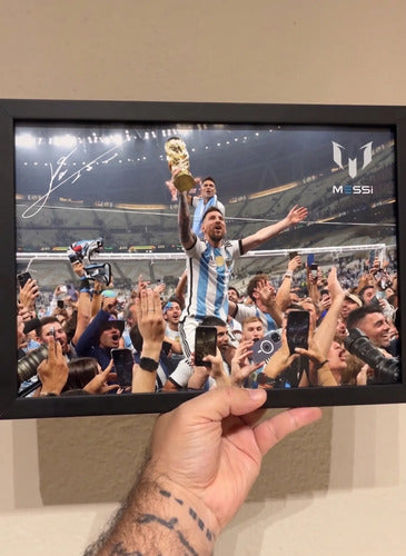 Quadro Messi Campeão Do Mundo -foto Épica Emoldurada C Vidro