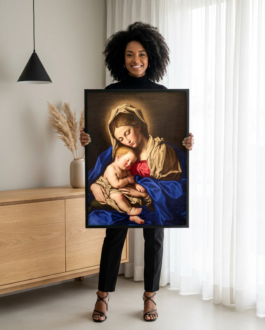 Quadro Decorativo A Virgem e o Menino - Sassoferrato | modelo apresentando o quadro emoldurado