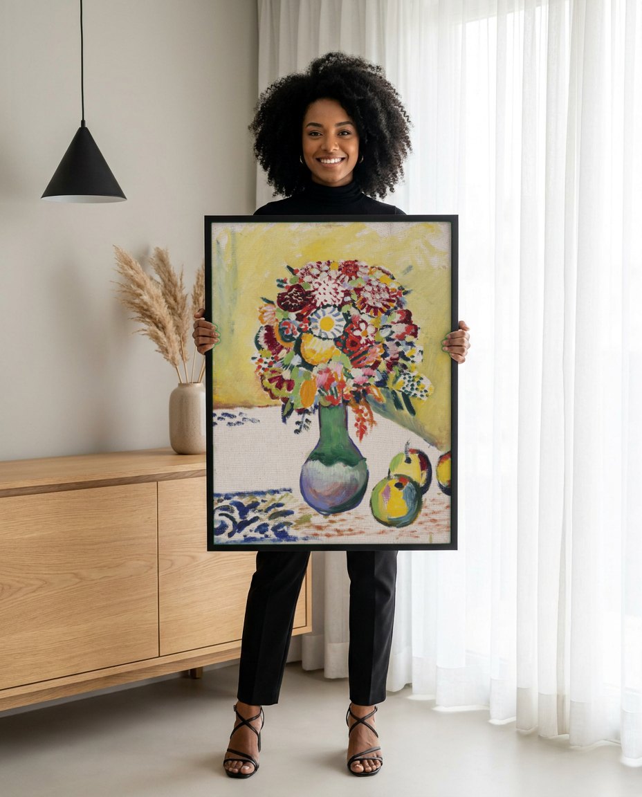 Quadro Decorativo Vaso de Flores e Frutas - August Macke | modelo apresentando o quadro emoldurado