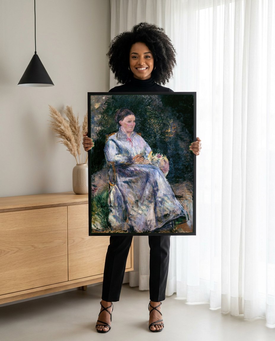 Quadro Decorativo A Camponesa Sentada - Camille Pissarro | modelo apresentando o quadro emoldurado