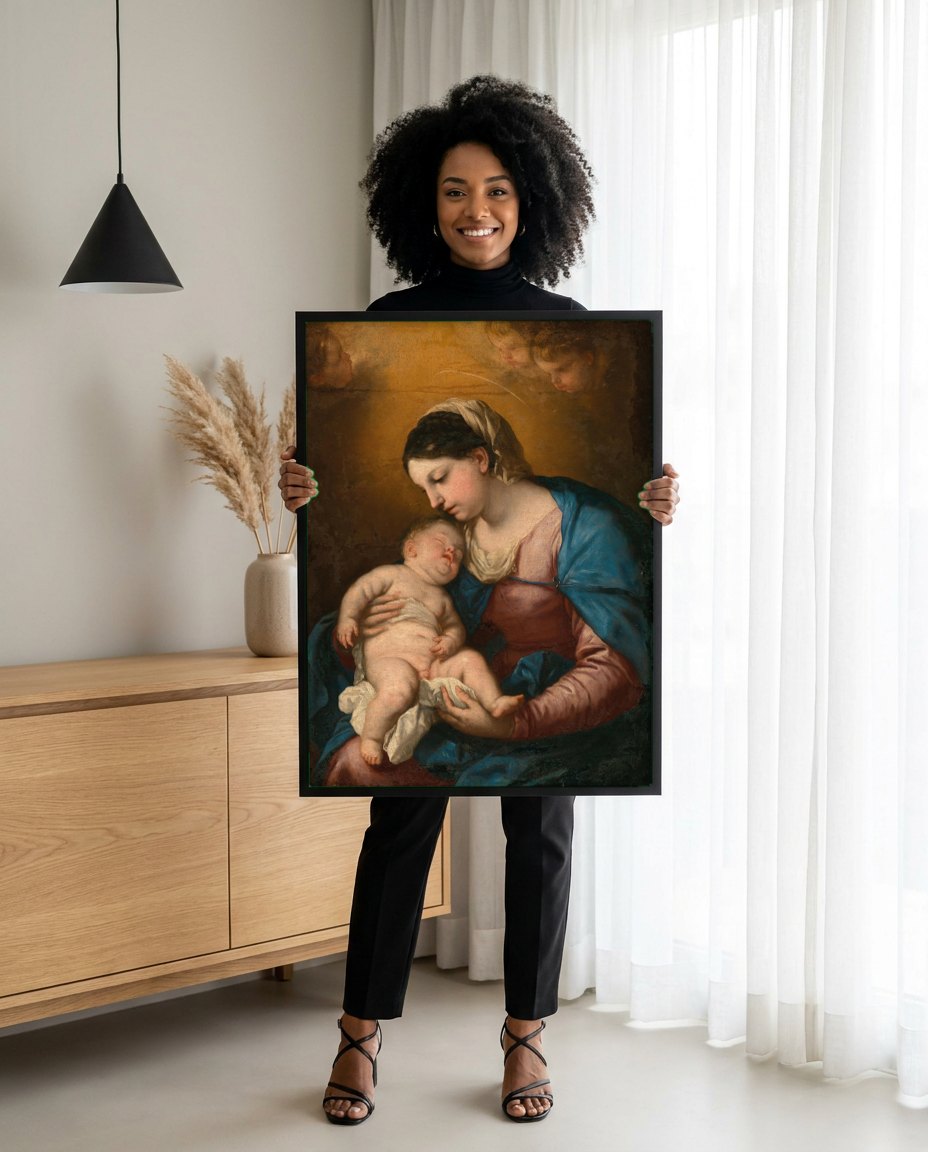 Quadro Decorativo Madona e o Menino - Luca Giordano | modelo apresentando o quadro emoldurado