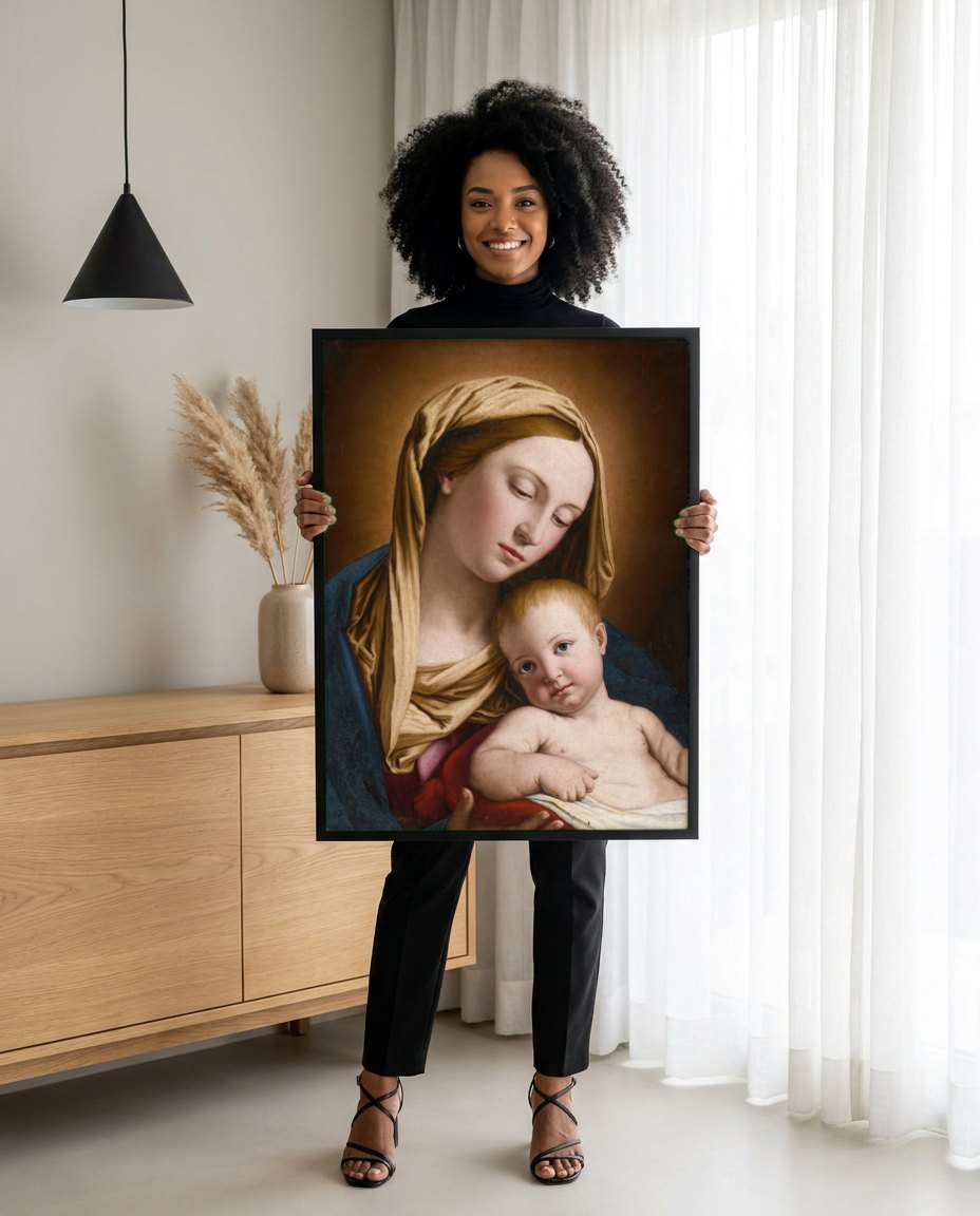 Quadro Decorativo A Virgem e o Menino - Sassoferrato | modelo apresentando o quadro emoldurado
