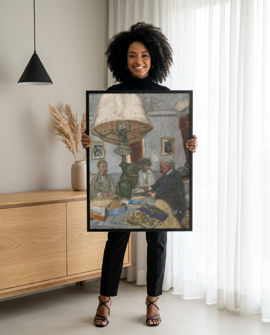 Quadro Decorativo A Mesa de Jantar - Édouard Vuillard | modelo apresentando o quadro emoldurado