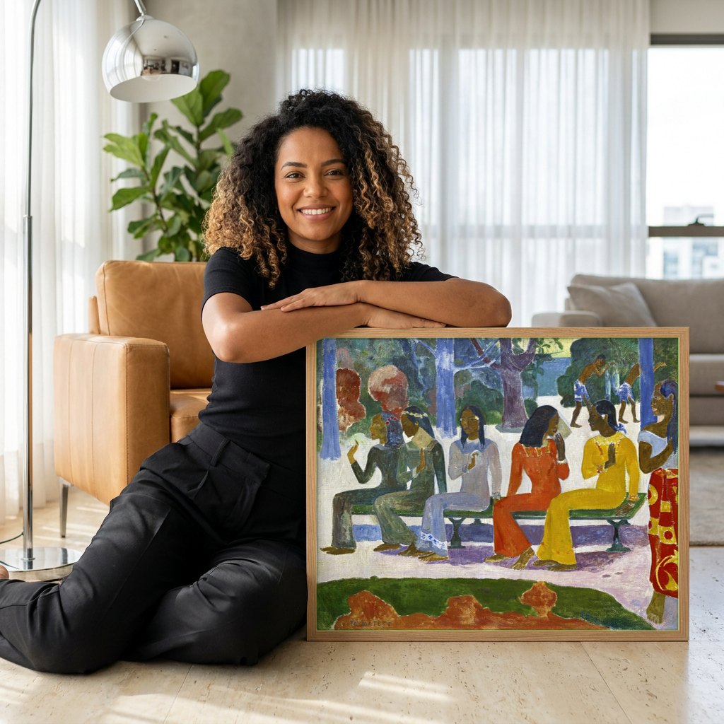 Quadro Decorativo Ta Matete (O Mercado) - Gauguin | modelo apresentando o quadro emoldurado