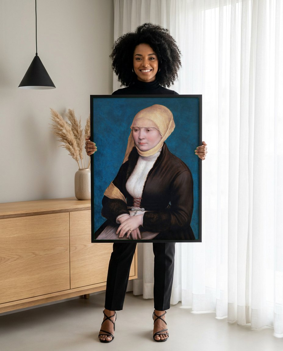Quadro Decorativo A Dama de Chifre (Retrato de Jovem Mulher) - Hans Holbein | modelo apresentando o quadro emoldurado