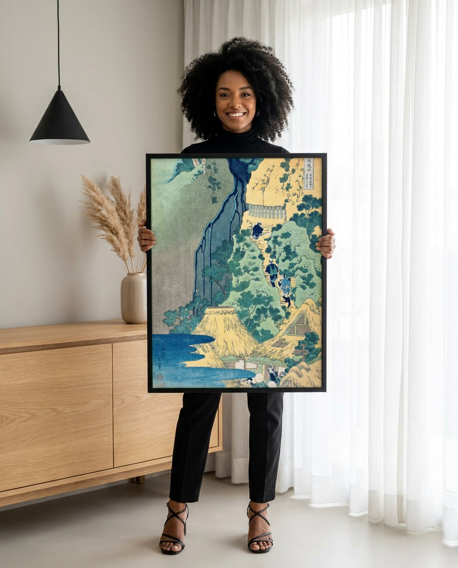 Quadro Decorativo A Cachoeira de Amida - Hokusai com modelo em ambiente