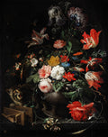 Quadro decorativo com natureza-morta de flores em um vaso escuro, com um gato miando ao lado de uma armadilha para ratos, em fundo preto. Atribuído a Abraham Mignon.