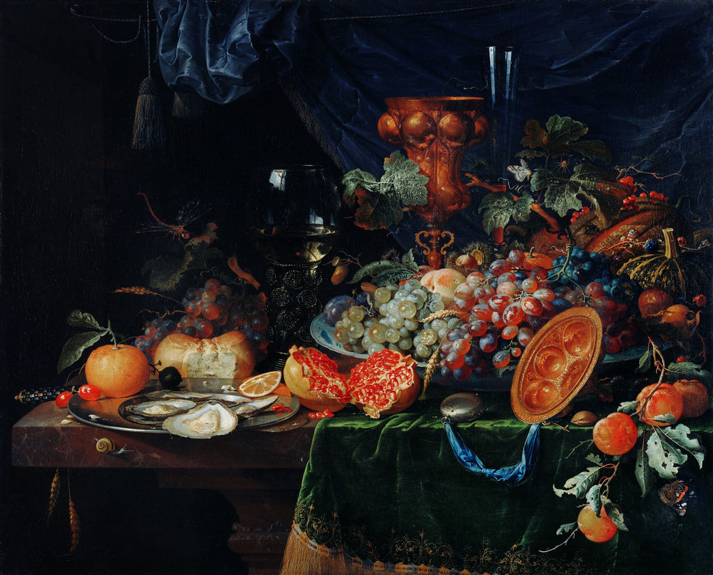 Quadro decorativo detalhado de natureza-morta com frutas, ostras e elementos luxuosos sobre uma mesa escura, estilo barroco de Abraham Mignon.