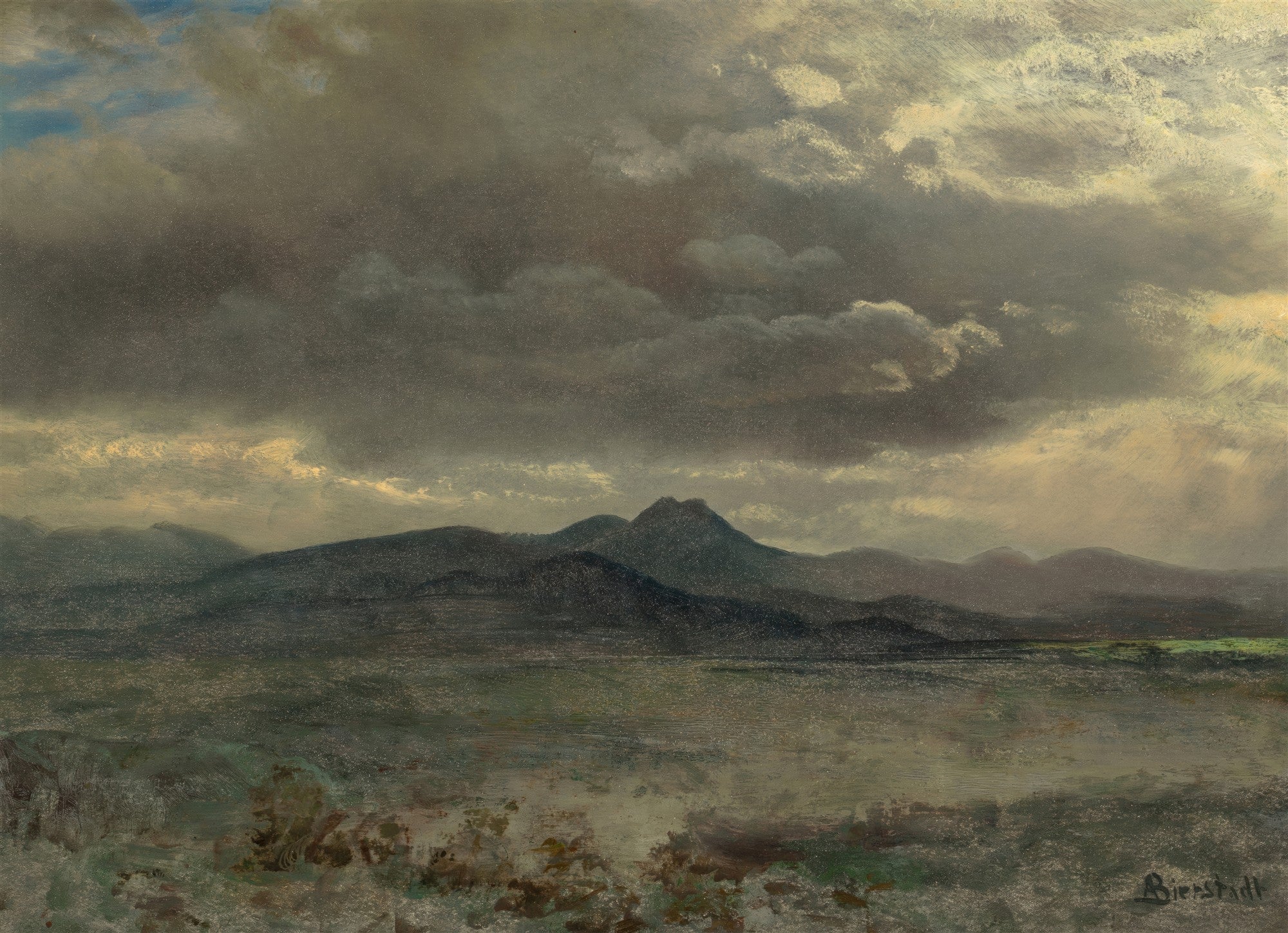 Pintura a óleo de Albert Bierstadt, mostrando uma paisagem montanhosa sob um céu dramático com nuvens carregadas e raios de luz dourada. A paleta é predominantemente cinza, verde escuro e tons terrosos, com um toque de azul claro visível no canto superior esquerdo e um brilho amarelado na base das nuvens.