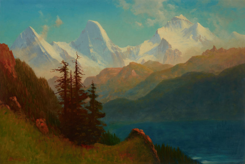 Quadro decorativo de uma paisagem montanhosa com picos nevados, pinheiros e um lago profundo, pintado por Albert Bierstadt. Cores azul-turquesa, branco, marrom e verde.