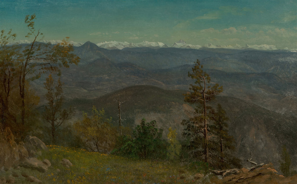 Quadro decorativo mostrando uma paisagem montanhosa vasta e serena, com picos nevados ao longe sob um céu azul claro. Árvores esparsas e vegetação rasteira em tons de verde e marrom em primeiro plano. Obra de Albert Bierstadt.