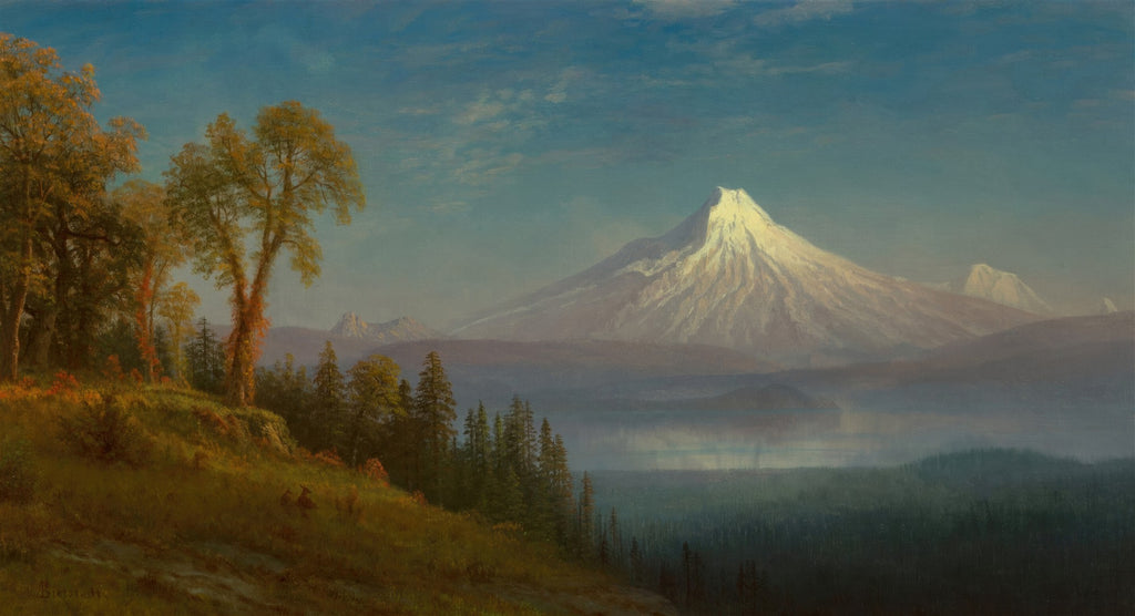 Uma vasta paisagem montanhosa ao entardecer, com uma imponente montanha nevada ao fundo, um lago refletindo o céu e árvores frondosas em primeiro plano, em tons de azul, verde e dourado.