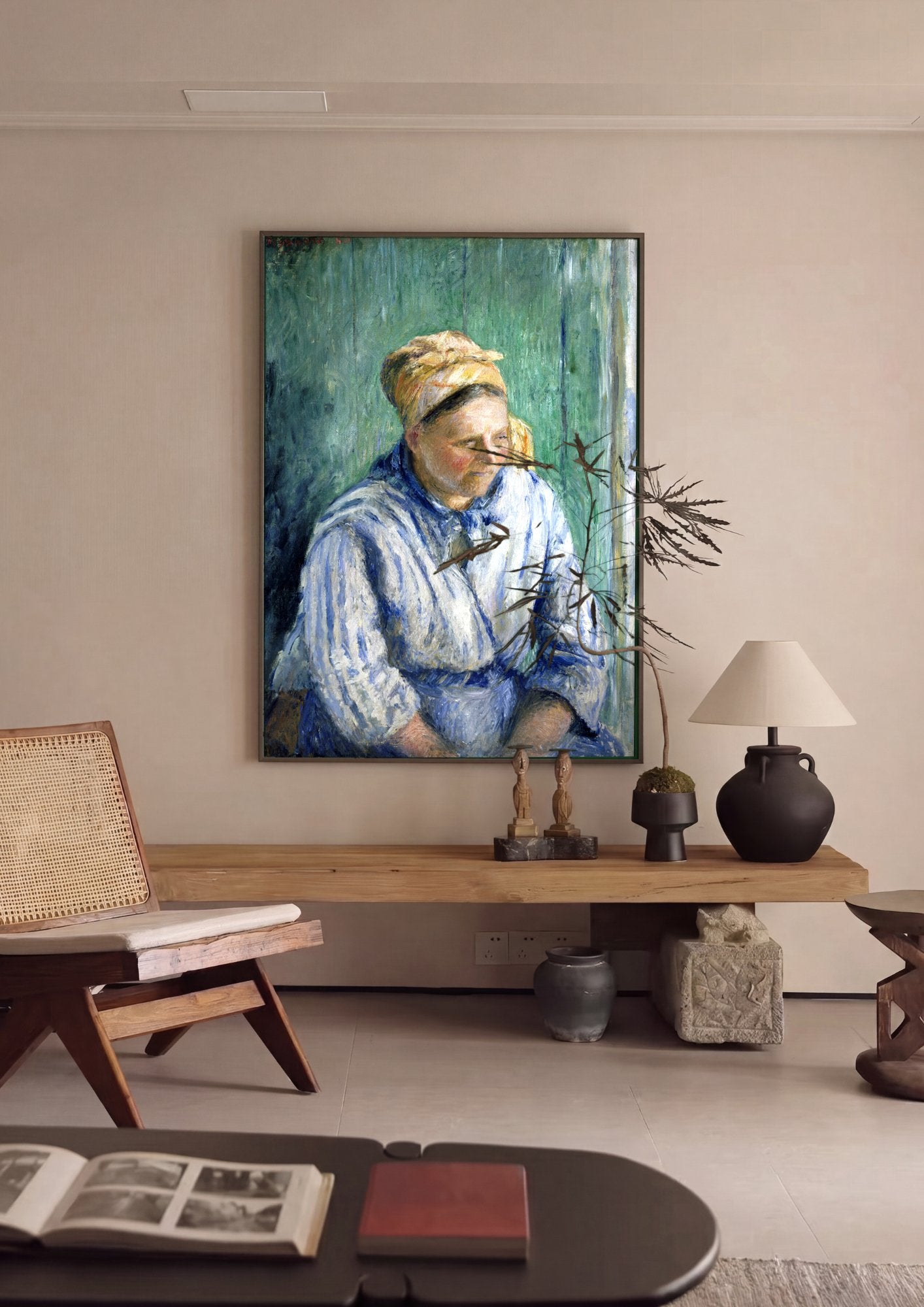 Quadro Decorativo Camponesa Sentada - Camille Pissarro em ambiente decorado