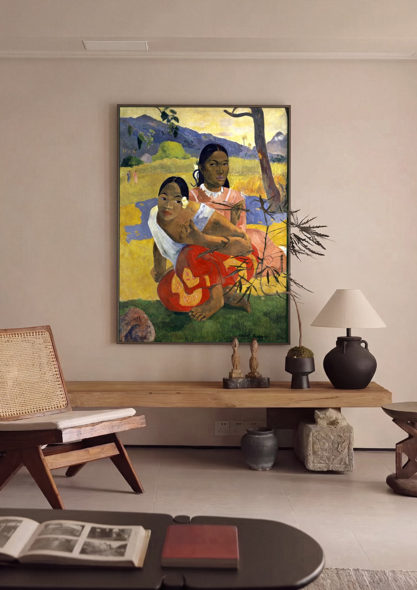 Quadro Decorativo Duas Mulheres Taitianas - Paul Gauguin em ambiente decorado