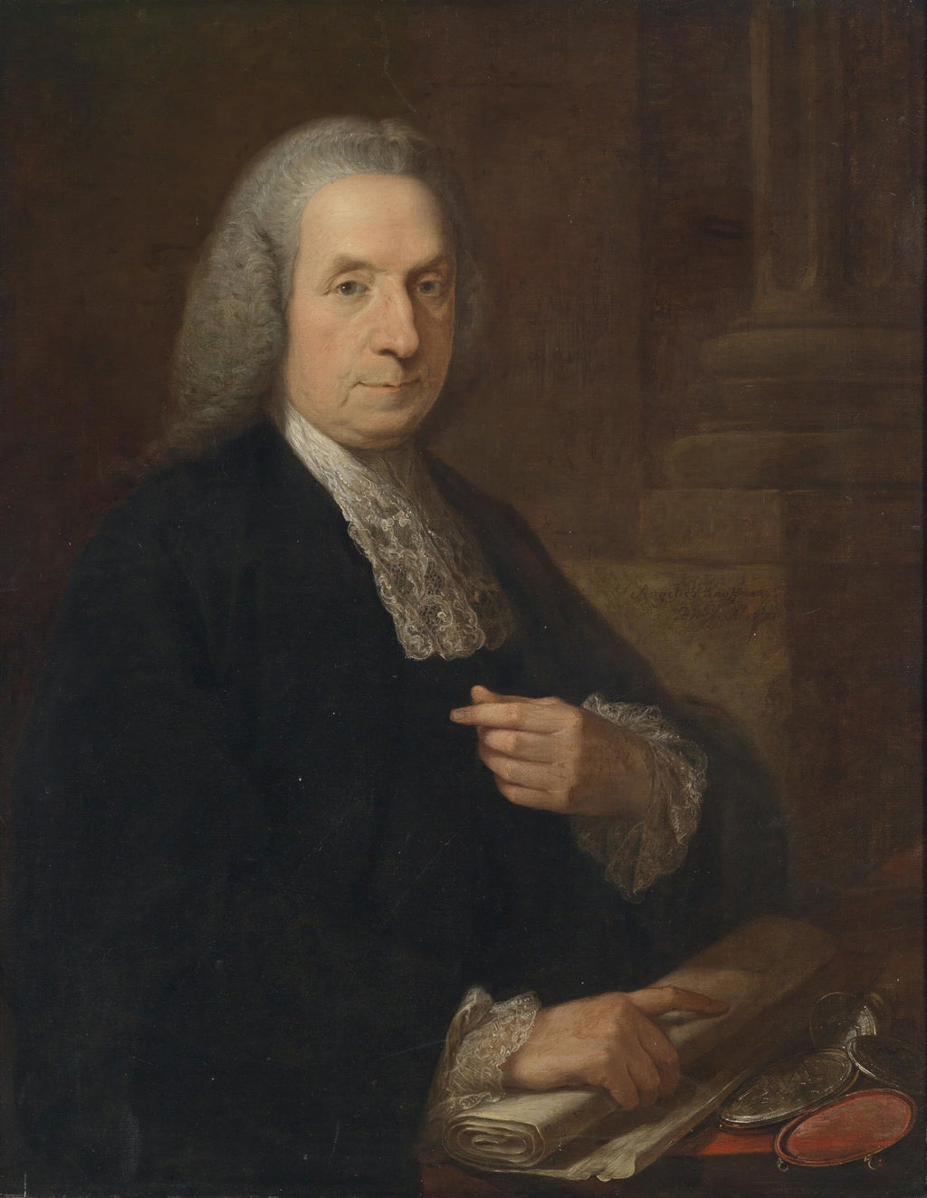 Pintura a óleo de um cavalheiro do século XVIII, com peruca branca e casaco escuro, apontando com um dedo e segurando um pergaminho. Atribuída a Angelica Kauffmann.