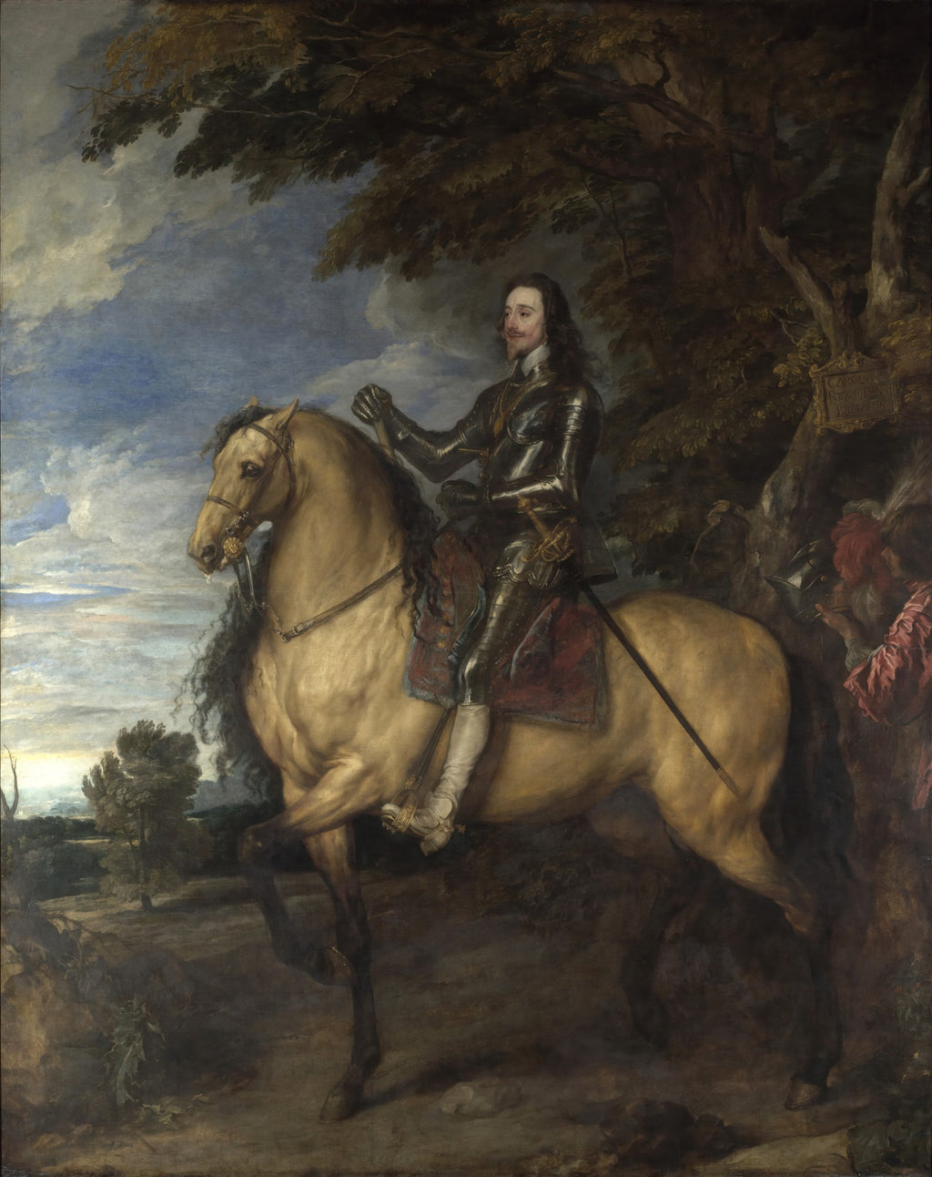 Retrato equestre de Carlos I da Inglaterra, vestido com armadura, montado em um cavalo bege, em uma paisagem com árvores escuras e céu dramático, obra de Anthony van Dyck.