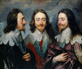 Quadro 'Charles I in Three Positions' de Anthony van Dyck, mostrando o rei em três ângulos diferentes: perfil esquerdo, frontal e perfil direito, com ricos detalhes de vestuário e golas de renda branca. Pintura a óleo com fundo escuro e nuvens.