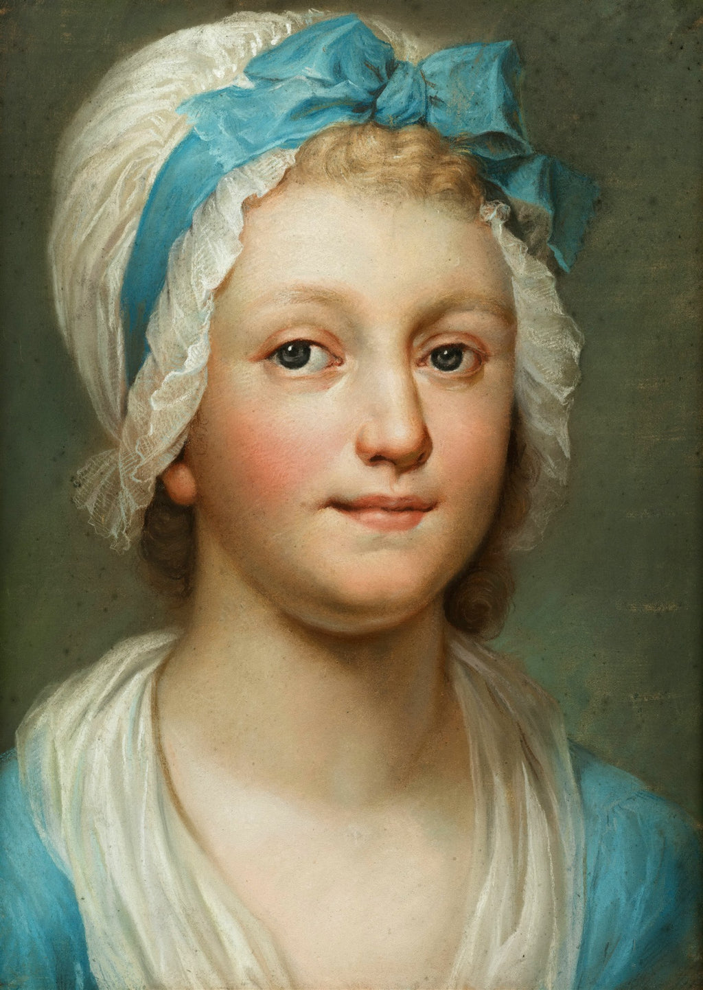 Retrato de uma jovem mulher com touca branca e laço azul, pintado por Anton Raphael Mengs. Ela tem cabelo loiro claro, olhos azuis e bochechas rosadas, com uma expressão gentil e serena.