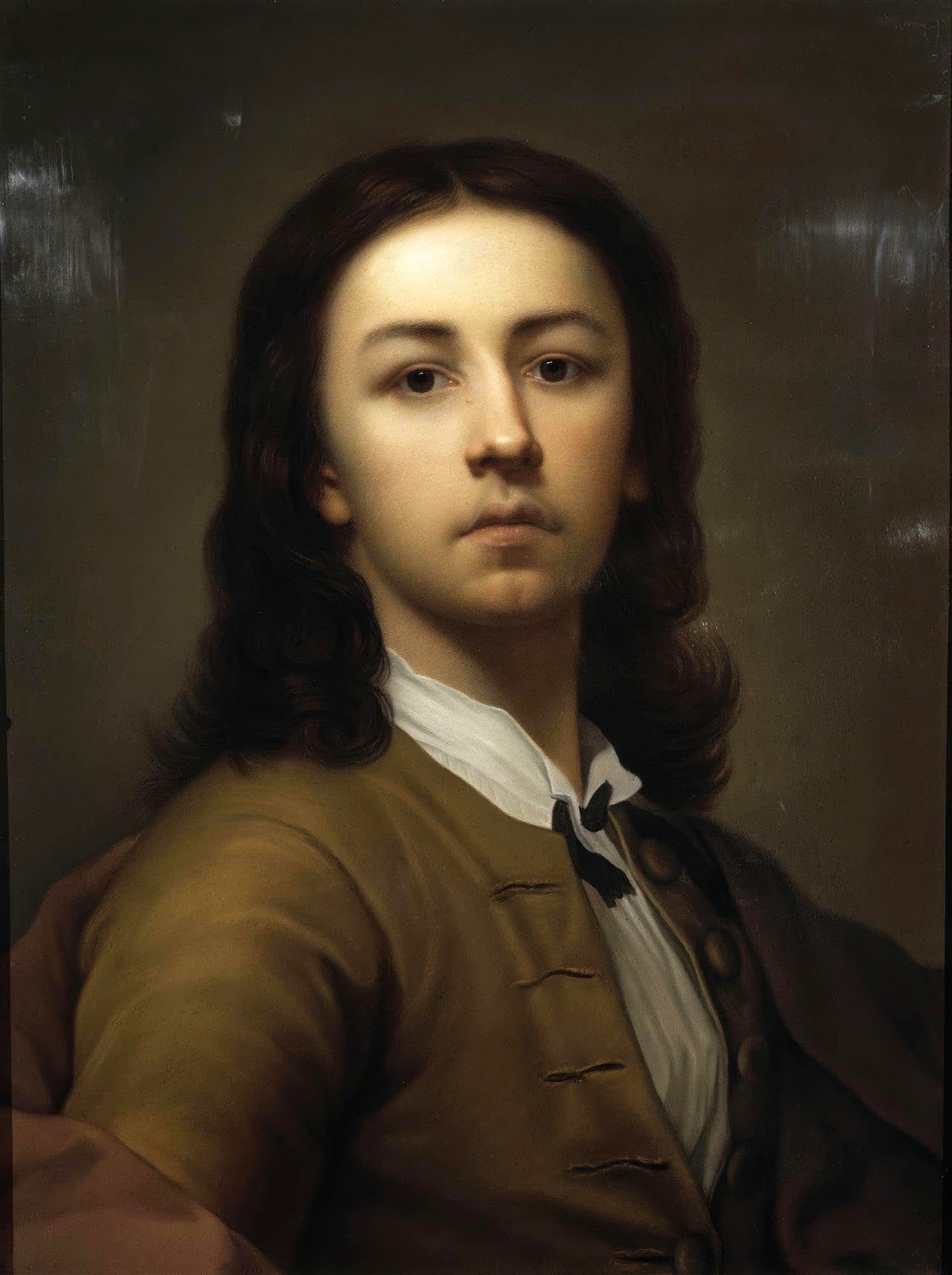 Retrato de um jovem com cabelos castanhos longos, camisa branca e casaco marrom, pintado por Anton Raphael Mengs