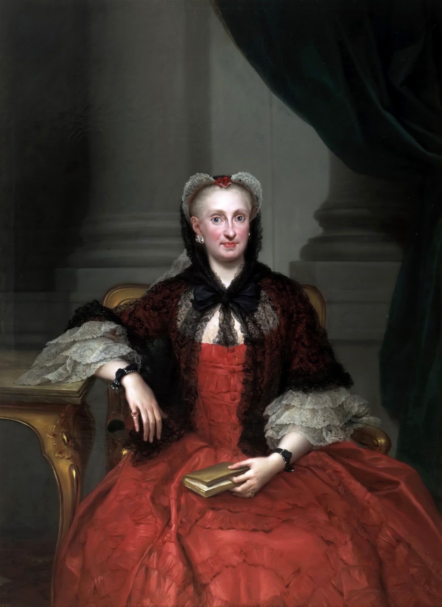 Retrato de uma mulher nobre sentada, vestindo um vestido vermelho e casaco de renda preta, segurando um livro, com colunas ao fundo.