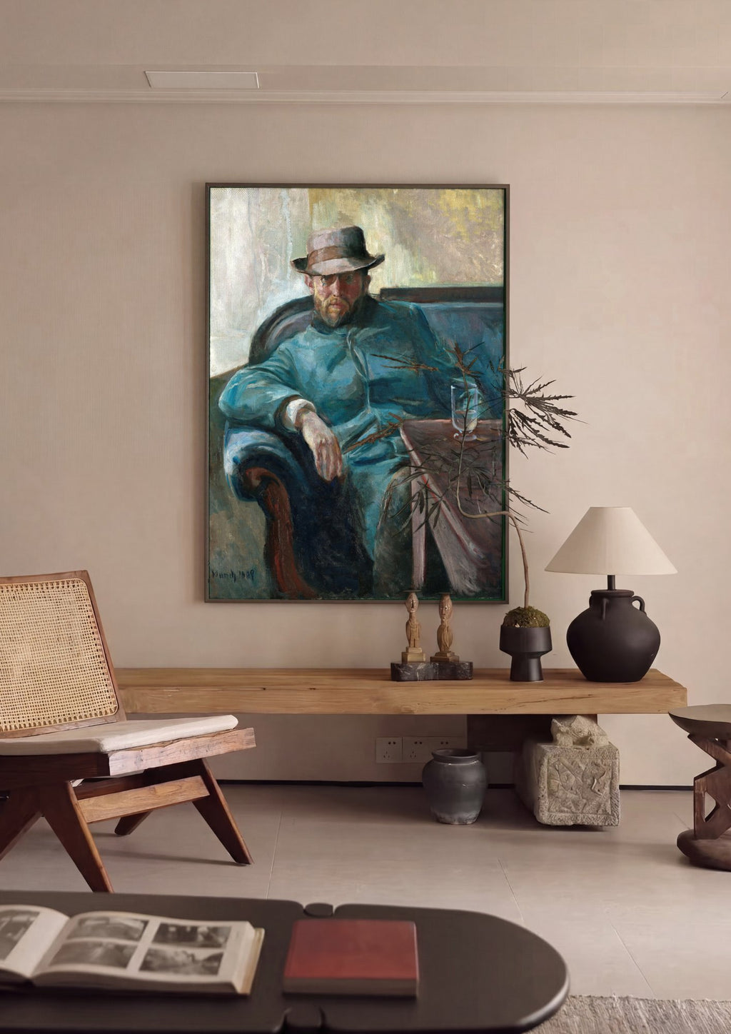 Quadro Decorativo Autorretrato com Chapéu – Edvard Munch em ambiente decorado