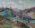 Pintura a óleo de Armand Guillaumin, paisagem impressionista com vale, rio, ponte, casa e figuras caminhando em tons de rosa, azul e verde.