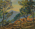 Pintura a óleo de paisagem costeira com árvores em primeiro plano, mar azul e montanha ao fundo, atribuída a Armand Guillaumin.