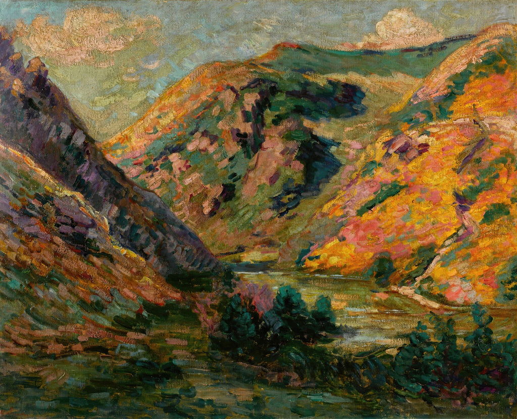 Pintura de paisagem outonal com montanhas coloridas em tons de laranja, verde e roxo, com um rio serpenteando entre elas sob um céu nublado, estilo impressionista de Armand Guillaumin.