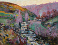 Pintura a óleo de Armand Guillaumin, 'Le Gour de Conche', mostrando um rio sinuoso em um vale montanhoso com uma pequena casa e fumaça na chaminé, sob um céu claro. A paleta é vibrante, com tons de roxo, verde, laranja e azul, característica do Impressionismo.
