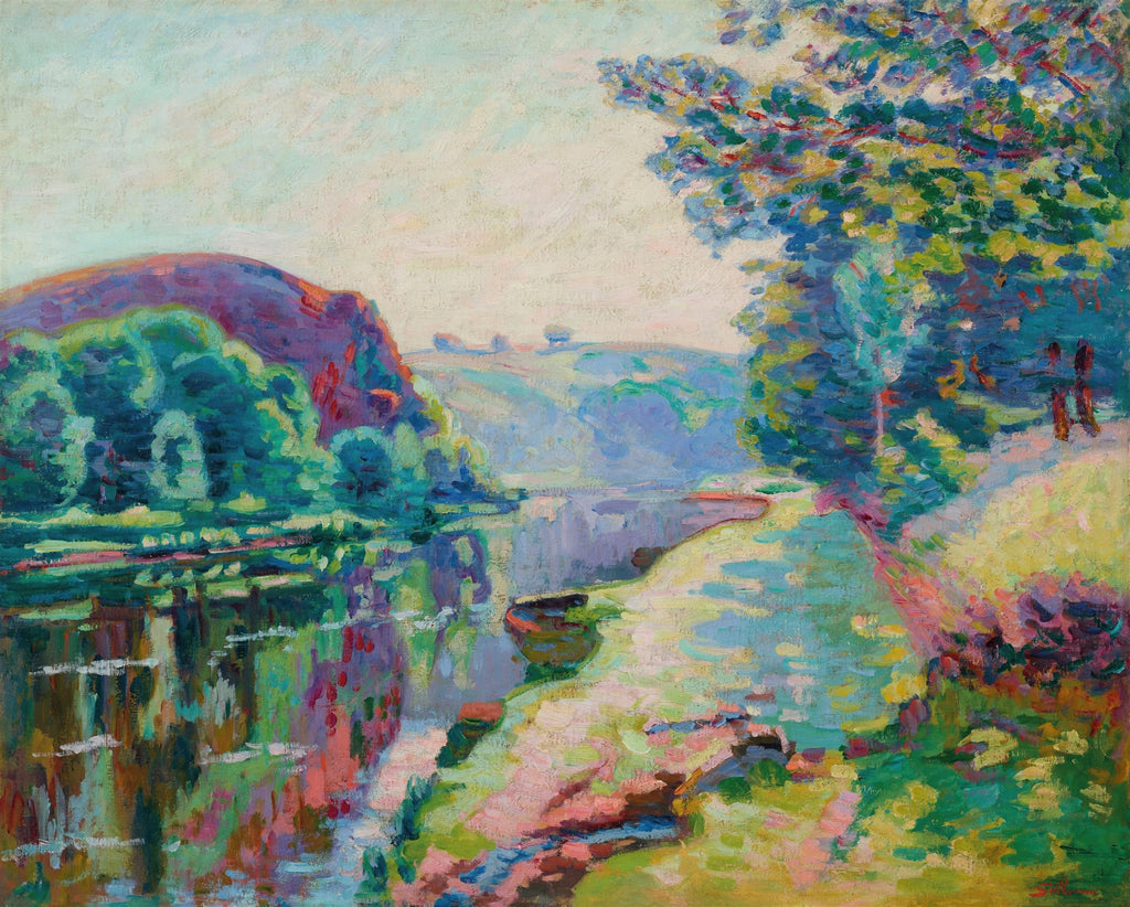 Pintura a óleo de Armand Guillaumin retratando uma paisagem fluvial com árvores verdes e folhagem exuberante refletidas na água, sob um céu claro. A paleta de cores é vibrante, com tons de verde, azul, rosa e roxo, e a pincelada é visível, característica do Impressionismo.