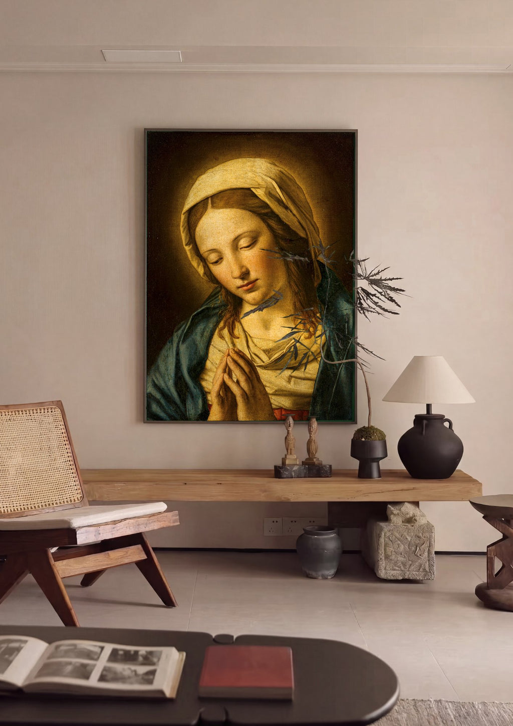 Quadro Decorativo Madonna em Oração - Sassoferrato em ambiente decorado