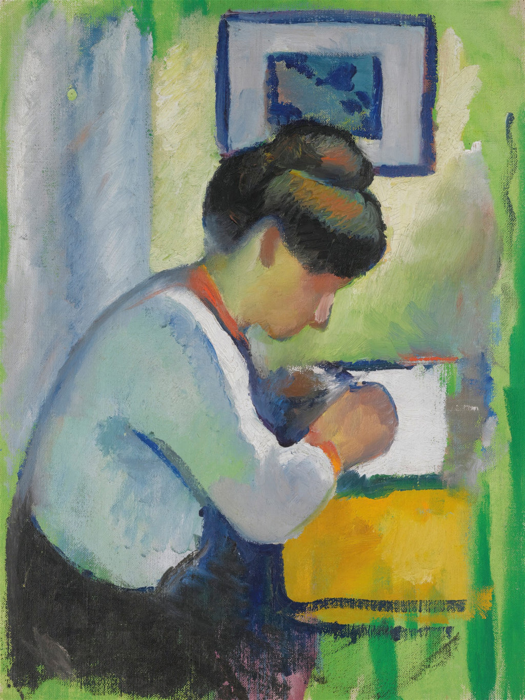 Pintura a óleo de August Macke, intitulada 'A Leitora', retratando uma mulher de perfil sentada em uma mesa, absorta na leitura. A paleta é vibrante, com tons de verde, azul e amarelo, e a figura tem cabelos escuros presos em um coque e veste uma blusa clara. Ao fundo, um pequeno quadro azul e branco na parede.
