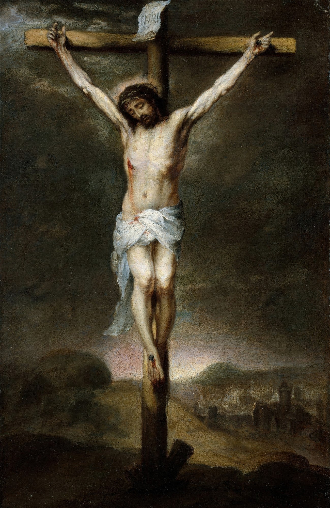 Pintura a óleo de Bartolomé Estebán Murillo, 'A Crucificação', mostrando Jesus Cristo crucificado em uma cruz de madeira escura contra um céu tempestuoso e escuro. A figura de Cristo é iluminada, com uma faixa branca cobrindo a cintura, e a inscrição 'INRI' acima de sua cabeça. Há uma paisagem escura e montanhosa ao fundo com edifícios mal visíveis.