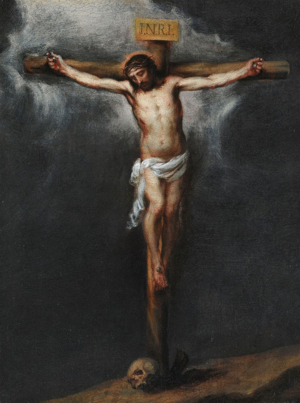 Pintura a óleo de Jesus Cristo crucificado, com a coroa de espinhos, uma auréola tênue, e a inscrição INRI na cruz. Uma mortalha branca cobre a cintura, e uma caveira está aos pés da cruz. O fundo é escuro, com nuvens dramáticas e iluminação sutil. A obra é atribuída a Bartolomé Estebán Murillo.