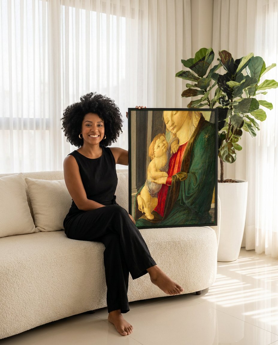 Quadro Decorativo A Virgem e o Menino - Botticelli com modelo em ambiente