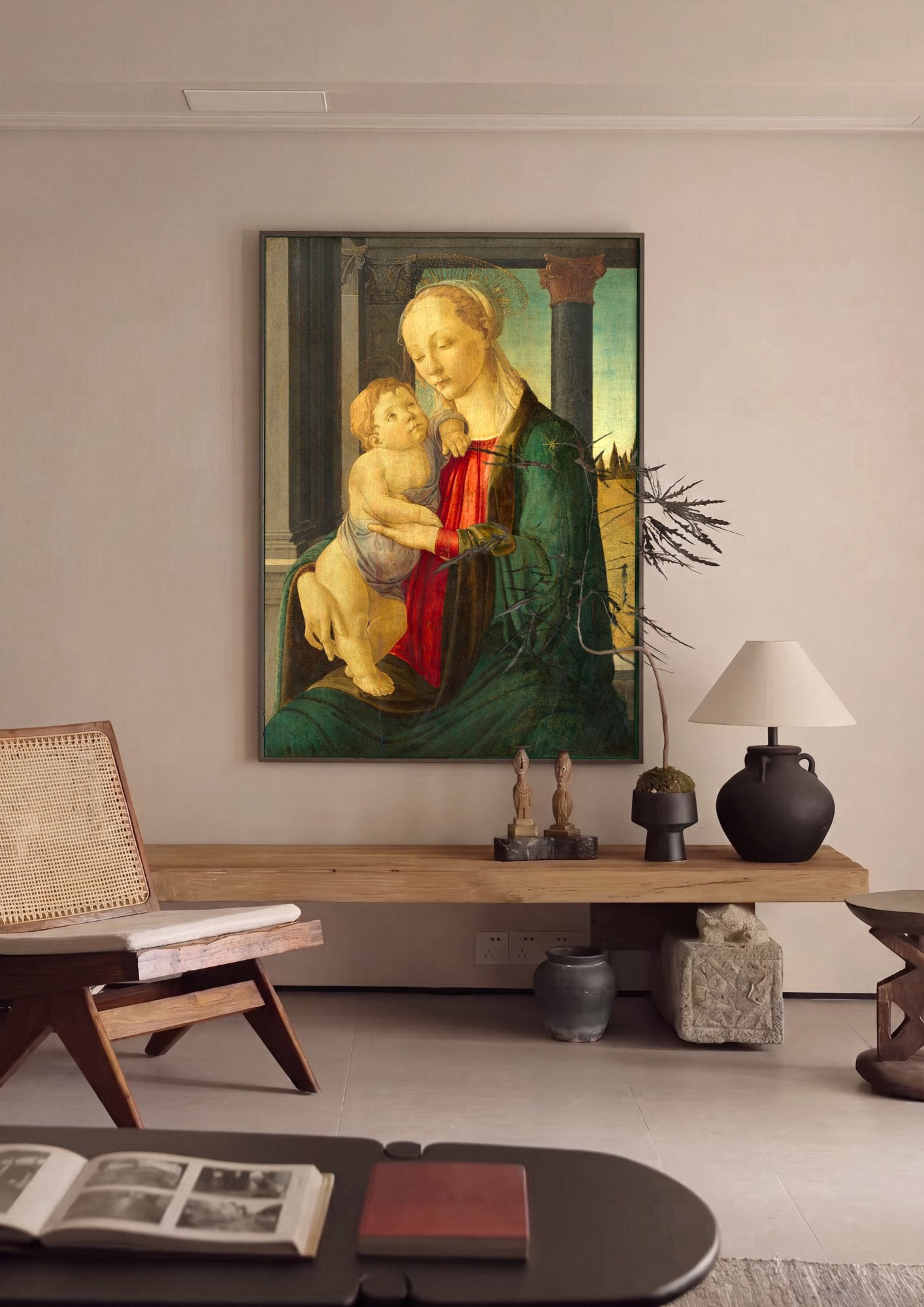 Quadro Decorativo A Virgem e o Menino - Botticelli em ambiente decorado