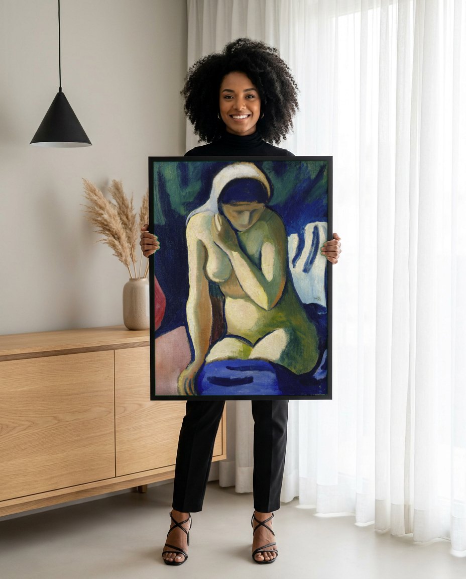 Quadro Decorativo Nu Feminino - August Macke | modelo apresentando o quadro emoldurado