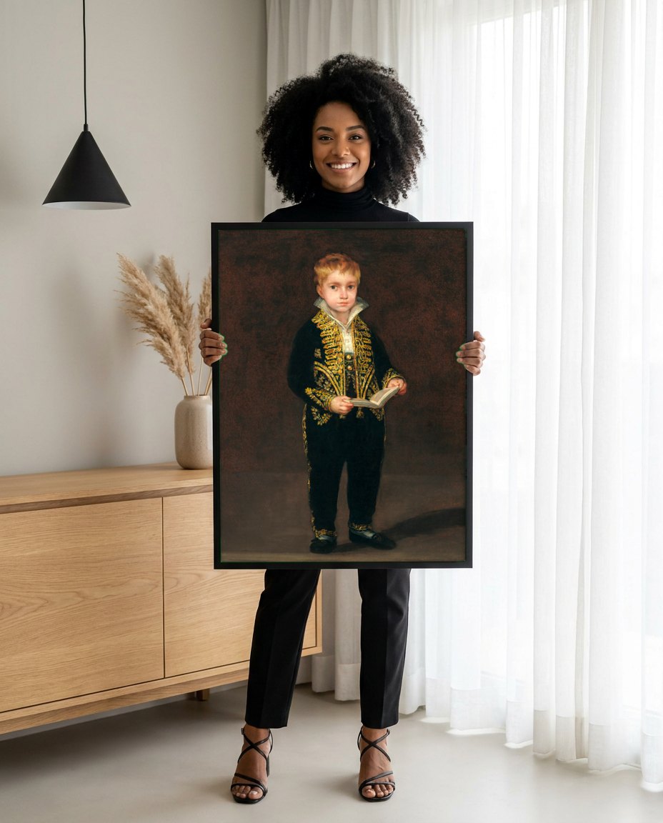 Quadro Decorativo O Menino em Traje de Corte - Goya | modelo apresentando o quadro emoldurado