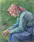 Pintura de Camille Pissarro, 'Jeune paysanne assise', mostrando uma jovem camponesa sentada, com lenço xadrez vermelho e branco na cabeça, blusa azul esverdeada e saia azul escura, em um fundo verde de folhagem. O rosto dela está inclinado para baixo, em contemplação.