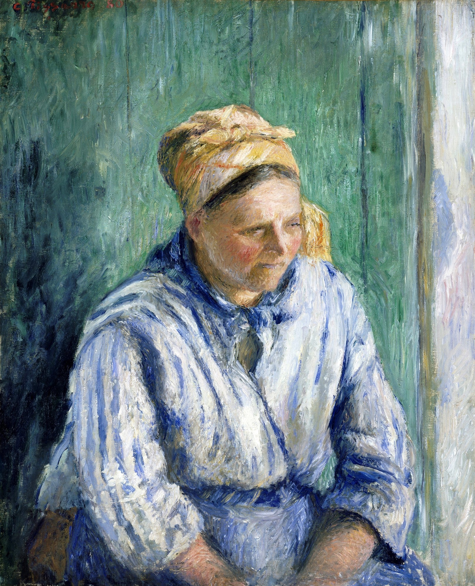 Quadro decorativo mostrando uma camponesa sentada, com um lenço na cabeça e blusa listrada azul e branca, em tons impressionistas de Pissarro, fundo verde.