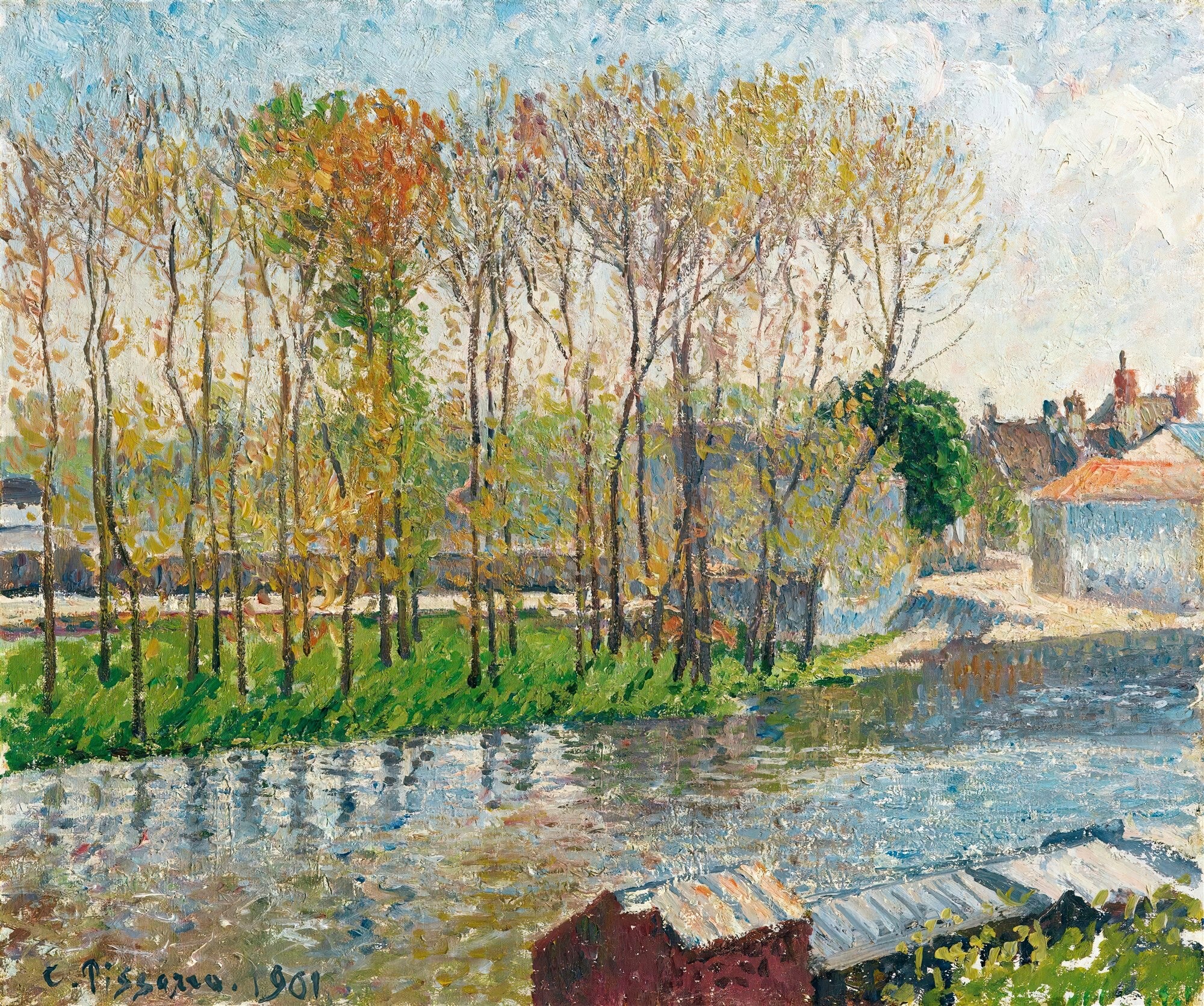 Quadro decorativo com paisagem impressionista de Camille Pissarro, mostrando árvores com folhagem outonal, um rio e construções ao fundo sob um céu azul claro. Predominam tons de verde, amarelo, laranja e azul.