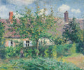 Quadro de Camille Pissarro, uma paisagem impressionista com uma casa de telhado vermelho e chaminés, cercada por árvores e folhagens densas em tons de verde, com céu azul e nuvens brancas, e uma figura feminina discreta no centro inferior.