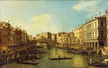 Uma pintura de Canaletto mostrando o Grande Canal em Veneza com a Ponte Rialto ao fundo, repleto de gôndolas e edifícios históricos sob um céu azul claro.