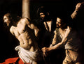 Quadro decorativo 'A Flagelação de Cristo' de Caravaggio, mostrando Jesus amarrado a uma coluna, iluminado dramaticamente em contraste com um fundo escuro, com figuras sombrias ao seu redor.