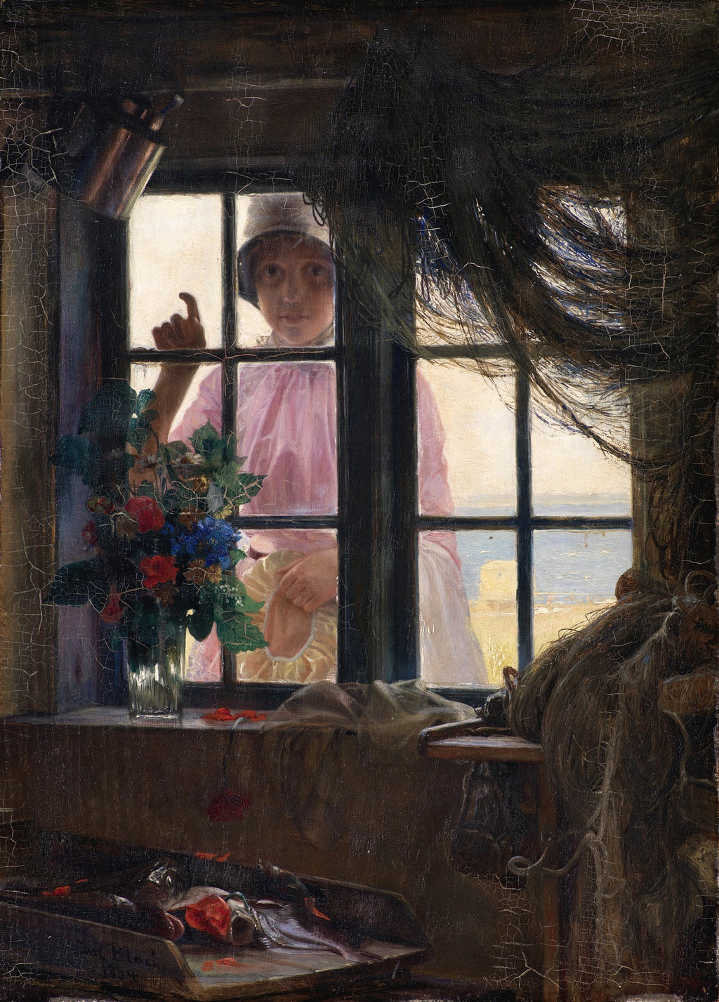Quadro decorativo "A Menina na Janela" de Carl Bloch, mostrando uma jovem de chapéu e blusa rosa olhando pela janela para o mar, com peixes e redes no interior escuro da casa.