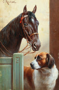 Quadro decorativo com a cabeça de um cavalo marrom escuro com arreios, olhando para um cachorro marrom e branco com manchas, em um estábulo.
