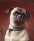 Retrato de um pug com coleira azul e medalhão, pintado por Carl Reichert, em tons de bege, marrom e fundo vermelho. Obra de arte animalista.