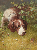 Pintura a óleo de Carl Reichert mostrando um cão de caça marrom e branco, com coleira, espreitando na grama alta e folhagem, com um pássaro pequeno à direita. Assinatura 'C. Reichert' visível no canto inferior direito.