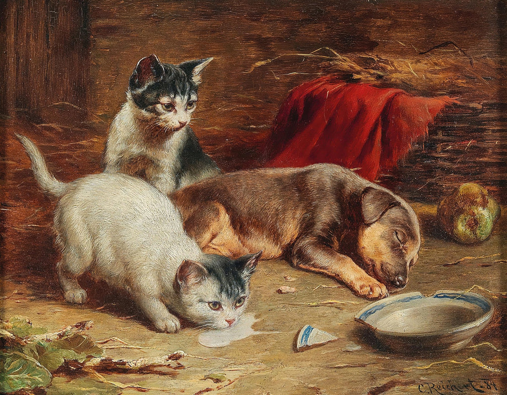 Pintura de Carl Reichert mostrando dois gatinhos e um filhote de cachorro dormindo. Um gatinho branco lambe leite derramado, outro gatinho está atento. Um pote quebrado e um fruto verde estão próximos. Fundo marrom com feno e tecido vermelho.